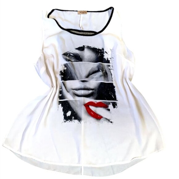 Janette Plus Graphic Lips Tank Top Heart Cutout in Back Contrast Black Trim 10i - Picture 1 of 5